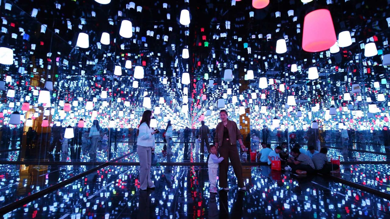 Personas visitan el memorial de Luban, en la ciudad de Tengzhou, en la provincia de Shandong, en el este de China. | Foto:Xinhua/Li Zhijun
