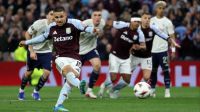 Emiliano Buendía marcó un gol en la clasificación del Villa