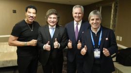 Javier Milei posó con Lionel Richie en Los Ángeles