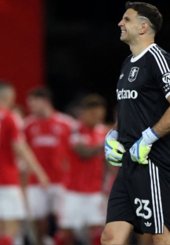 Dibu Martínez en Europa League