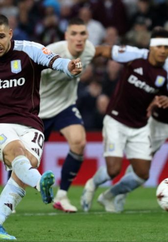 Emiliano Buendía marcó un gol en la clasificación del Villa