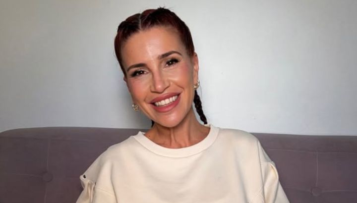 Florencia Peña impone el jean trenzado XXL: el detalle fashionista tendencia