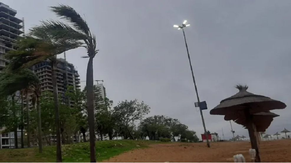 lluvia y viento en corrientes