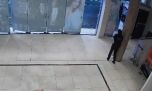 Video: ¿un fantasma en el teatro? Se abrió y rompió una puerta en el Multitabaris
