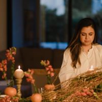 El Arte de Ritualizar lo Cotidiano: Cuando la Mesa se Vuelve Destino