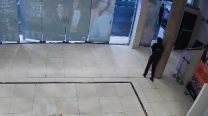 Video: ¿un fantasma en el teatro? Se abrió y rompió una puerta en el Multitabaris