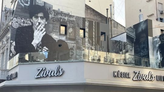 Zivals celebra sus 55 años con un mural monumental de Martín Ron dedicado a Charly García
