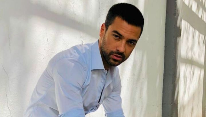 El Chino Leunis mostró su nuevo quincho: colección de copas, chimenea y un exótico sillón