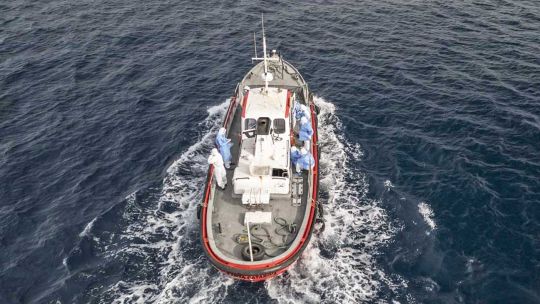 Un vuelo que salió de Santa Elena, posible punto de expansión del virus
