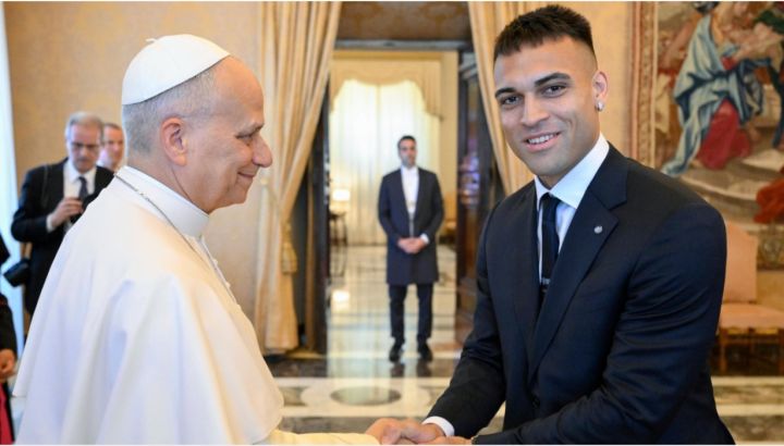 Lautaro Martínez y el Papa León XIV
