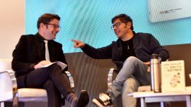 Kicillof conmovió la Feria (con Giacomini): “Si Keynes viera lo que está pasando en la Argentina, se vuelve a morir”