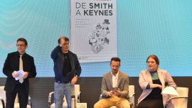 Con Kicillof en la Feria del Libro hablando de teoría económica