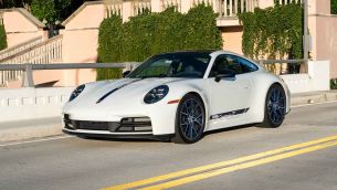Manejamos el Porsche 911 Carrera T: larga vida a la caja manual