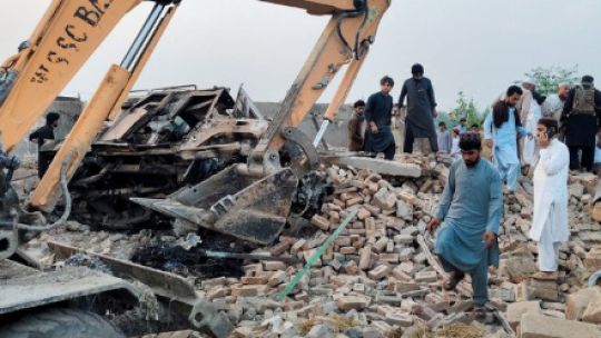 Atentado con coche bomba en Pakistán: 12 muertos y cinco heridos