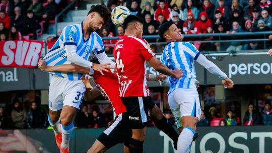 Santiago Sosa le dio la victoria sobre el final a Racing frente a Estudiantes en un nuevo batacazo del Torneo Apertura