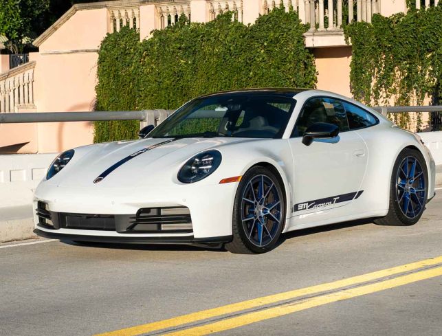 Manejamos el Porsche 911 Carrera T: larga vida a la caja manual