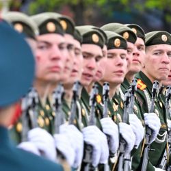 Soldados marchan durante un desfile con motivo del 81º aniversario de la victoria de la Unión Soviética en la Gran Guerra Patriótica, en Moscú, Rusia. | Foto:Xinhua/Hao Jianwei