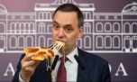 Una cervecería lanzó las Pizzas Adorni: "Inentendiblemente ricas"