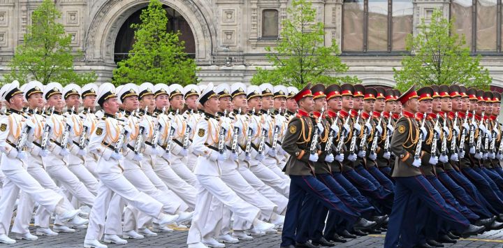 Soldados de la República Popular Democrática de Corea marchan durante un desfile con motivo del 81º aniversario de la victoria de la Unión Soviética en la Gran Guerra Patriótica, en Moscú, Rusia. Rusia celebró su desfile anual del Día de la Victoria en la Plaza Roja, con motivo del 81º aniversario de la victoria de la Unión Soviética en la Gran Guerra Patriótica.