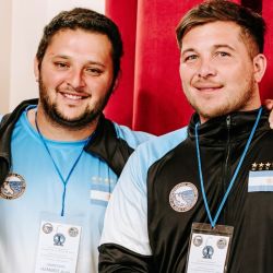 El gran rendimiento colectivo alimenta las ilusiones del combinado nacional, que busca conquistar su octavo título mundial por equipos. Además del triunfo de Hamber, Argentina logró colocar a varios representantes entre los mejores de la clasificación general, demostrando la profundidad y el excelente momento que atraviesa la disciplina en el país.
