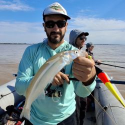 La respuesta del pescado fue excelente durante toda la jornada. Los ejemplares capturados oscilaron entre los 35 y 42 cm, mostrando además una notable vitalidad y combatividad. 