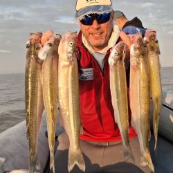La respuesta del pescado fue excelente durante toda la jornada. Los ejemplares capturados oscilaron entre los 35 y 42 cm, mostrando además una notable vitalidad y combatividad. 