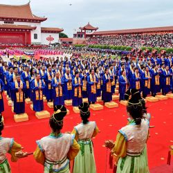 Imagen de una escena durante una conferencia en conmemoración del 1066º aniversario del nacimiento de la diosa china del mar Mazu, en Putian, en la provincia de Fujian, en el sureste de China. | Foto:Xinhua/Lin Shanchuan