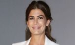 El look de Juliana Awada para acompañar a su hermano al teatro: jean wide leg roto, chaqueta de gamuza y stilettos
