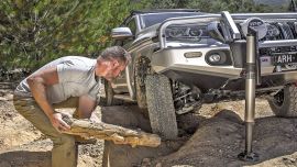 Hi-lift: de qué manera utilizarlo según la situación off road en el terreno.