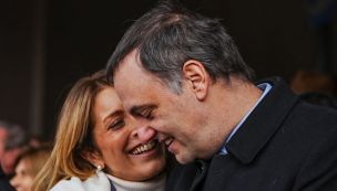 Bettina Angeletti y Manuel Adorni en La Rural, julio de 2025