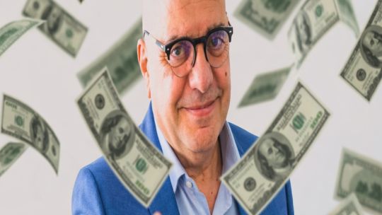 A contramano del mercado, el "gurú del blue" anticipa menos inflación, pero alerta por el dólar