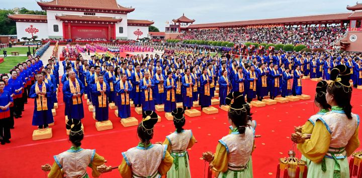 Imagen de una escena durante una conferencia en conmemoración del 1066º aniversario del nacimiento de la diosa china del mar Mazu, en Putian, en la provincia de Fujian, en el sureste de China.
