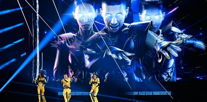 Los cantantes georgianos Giorgi Shiolashvili, Mariam Tatulashvili y Mariam Kikuashvili, integrantes del grupo Bzikebi y representantes de Georgia con la canción «On Replay», actúan durante un ensayo general para la primera semifinal del Festival de Eurovisión 2026 (ESC) en el Wiener Stadthalle de Viena, Austria.