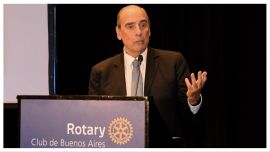 Francos respaldó el rumbo del gobierno de Milei y deslizó "internas" detrás de la permanencia de Adorni