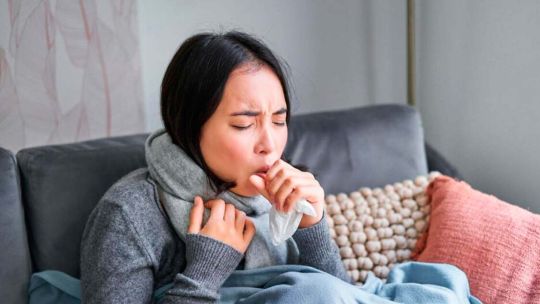 Aumentan los casos de coqueluche: qué es, cuáles son sus síntomas y qué tratamientos recomiendan los expertos
