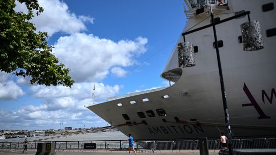 Un muerto, 50 personas enfermas y 1700 aisladas por un brote de gastroenteritis en un crucero