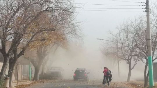 Alerta naranja en Tucumán: el Servicio Meteorológico Nacional anunció la llegada de un viento Zonda