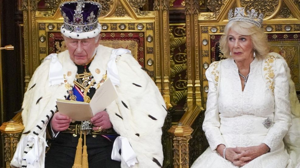 El rey Carlos III de Gran Bretaña y la reina Camilla en la apertura del Parlamento británico este 13 de mayo de 2026