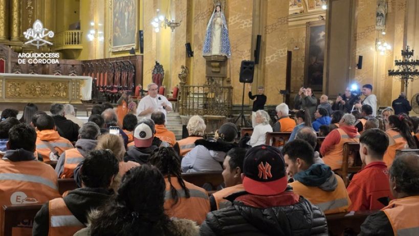 CATEDRAL DE CÓRDOBA. El cardenal Rossi recibió a los naranjitas.