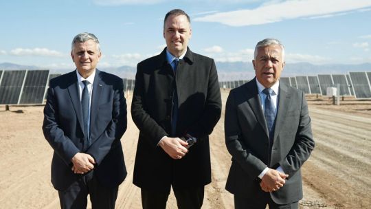 Manuel Adorni inauguró el Parque Solar "El Quemado" en Mendoza, el primer proyecto bajo el RIGI