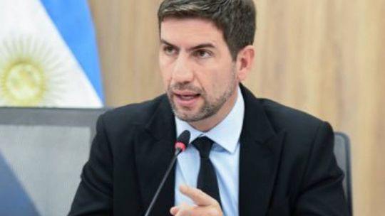 "A mi nombre, con la mía": Manuel Quintar pagó otra Cybertruck por USD 285.000 que nunca recibió