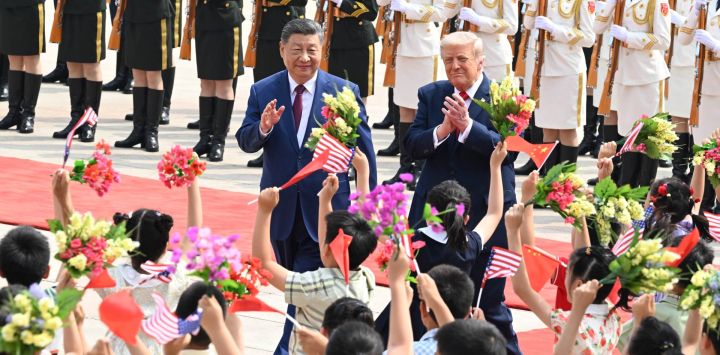 El presidente chino, Xi Jinping, celebra una ceremonia de bienvenida para el presidente estadounidense, Donald Trump, quien se encuentra de visita de Estado en China, en el exterior del Gran Palacio del Pueblo previa a sus conversaciones, en Beijing, capital de China.