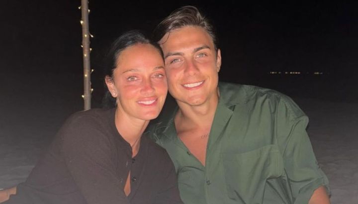 Oriana Sabatini y Paulo Dybala imponen la lámpara industrial que es tendencia en livings minimalistas