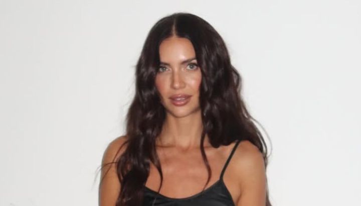 Zaira Nara se sumó al pijama style para un look urbano cómodo y canchero 