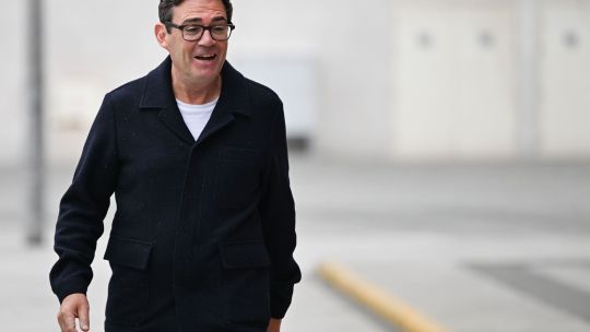 Bonos británicos se desploman por potencial salida de Keir Starmer