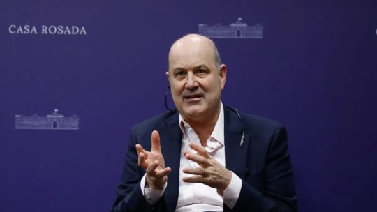 Sturzenegger presses ahead with his war against ANMAT drug regulator