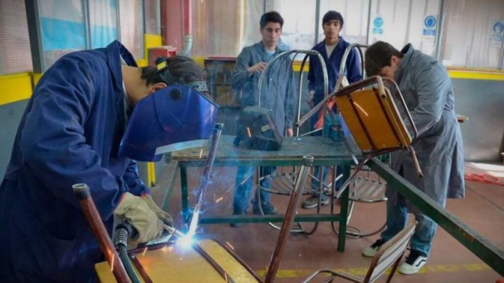 Córdoba cerró 81 cursos técnicos en escuelas por falta de alumnos