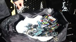 Los delincuentes escapaban con 150 paquetes de figuritas del Mundial FIFA 2026 en su mochila