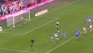 Penal atajado por Ledesma