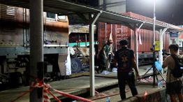 Colisión entre un tren y un autobús, en Bangkok, Tailandia.